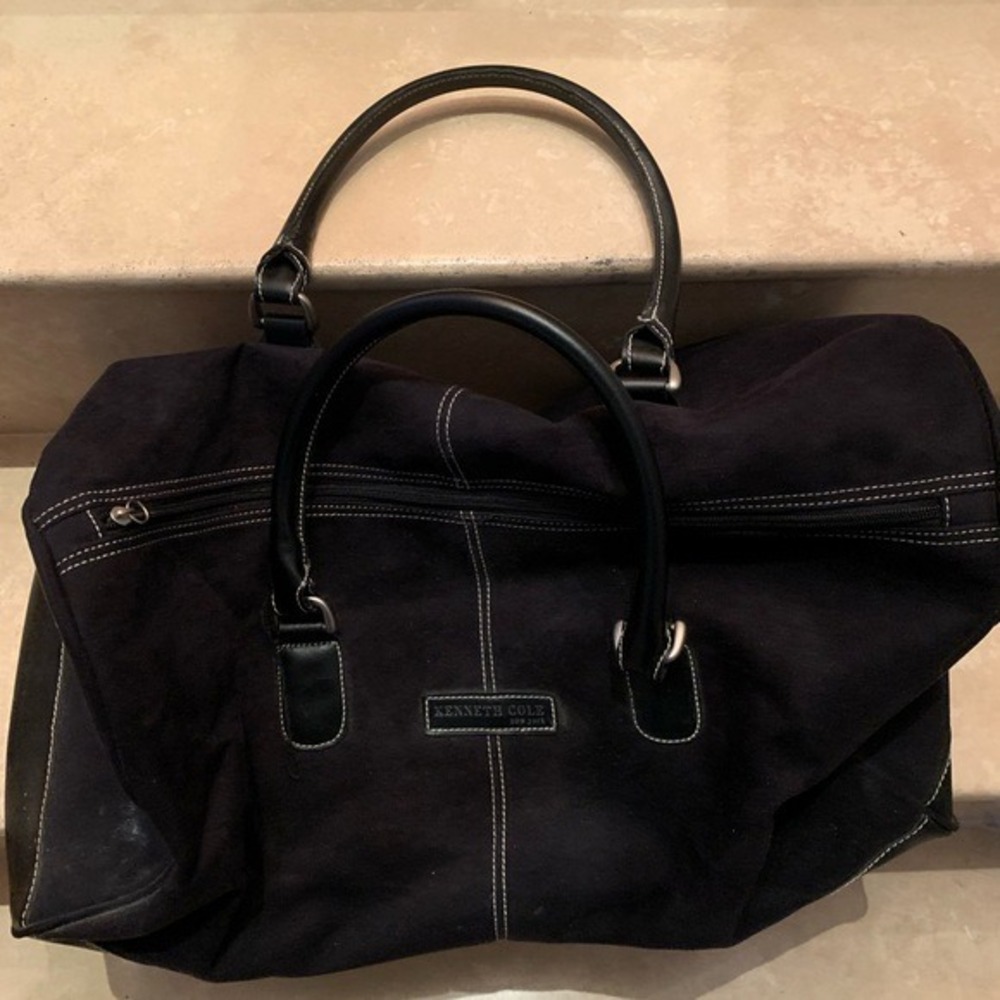 KENNETH COLE. Black Duffle Bag. Microfiber. Carry on. Overnight.‎ Weekend.